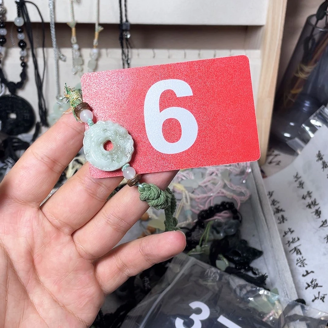 蛇纹石玉颈饰合金