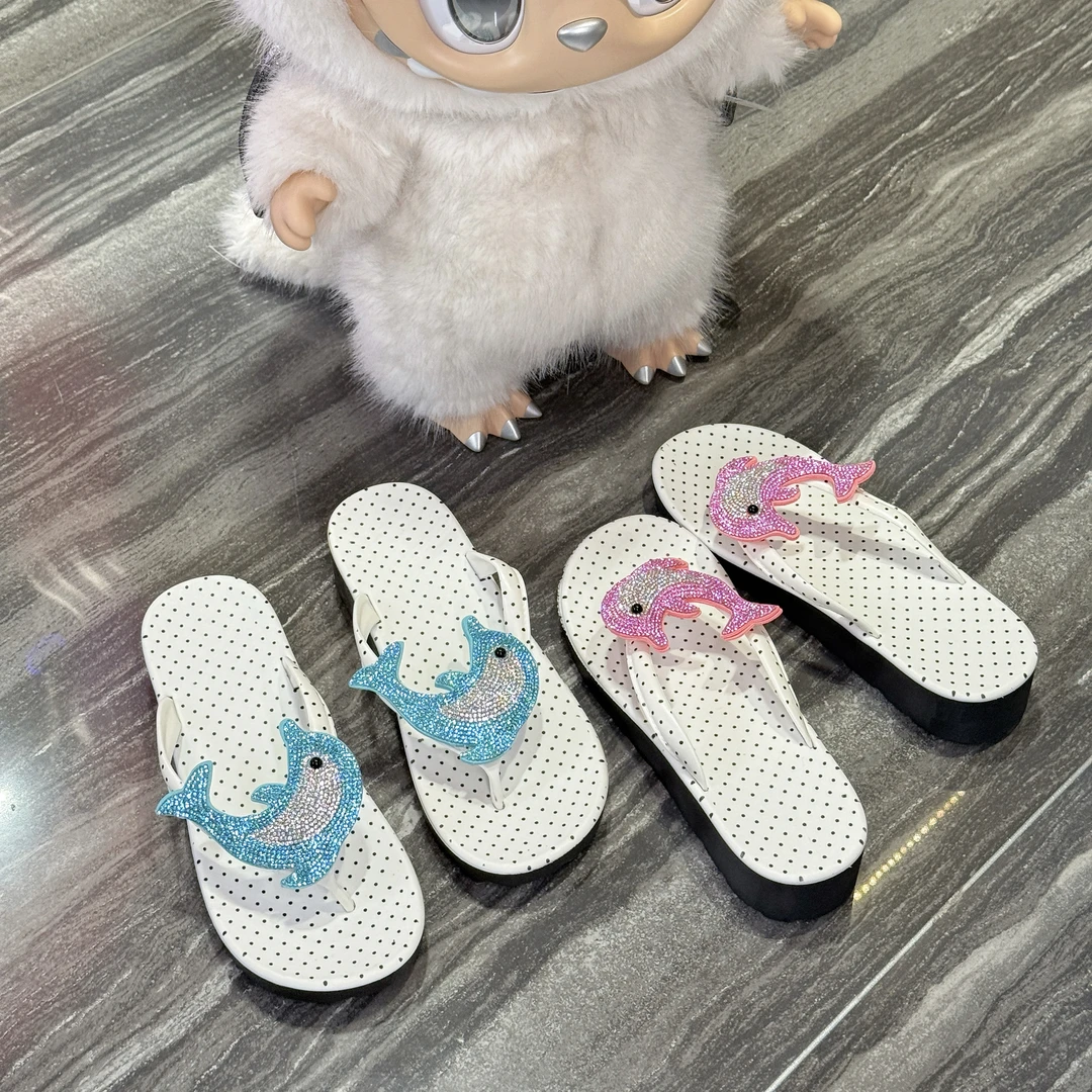 海豚夹脚拖鞋女外穿夏y2k千禧波点闪闪水钻2025新款显白人字拖