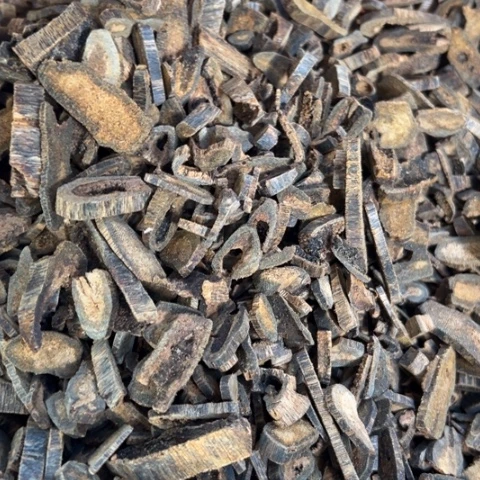 沉香摆件乌身红土30克多样性发1份