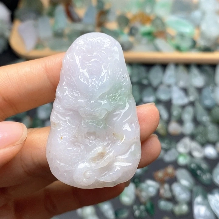 翡翠未镶嵌颈饰龙牌