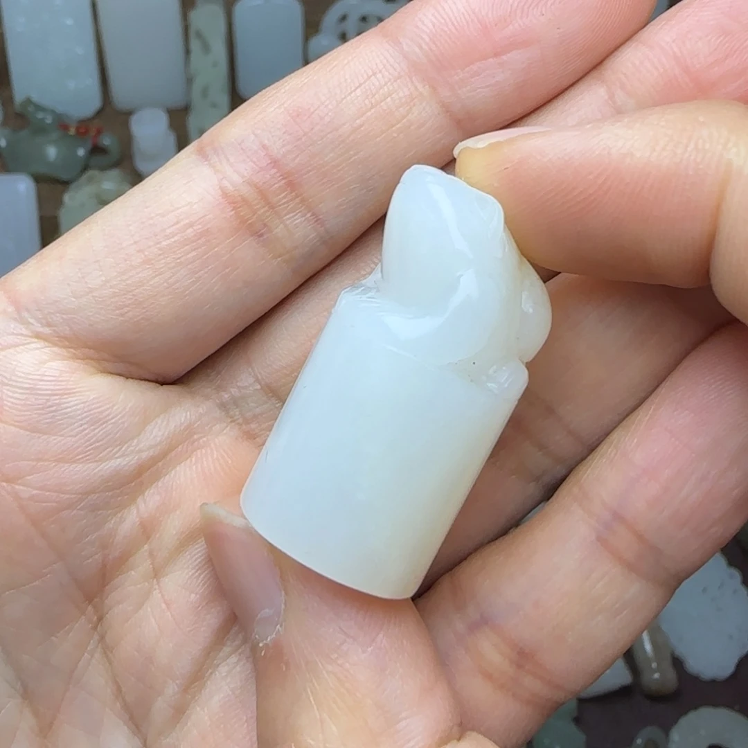 和田玉挂件未镶嵌兽钮