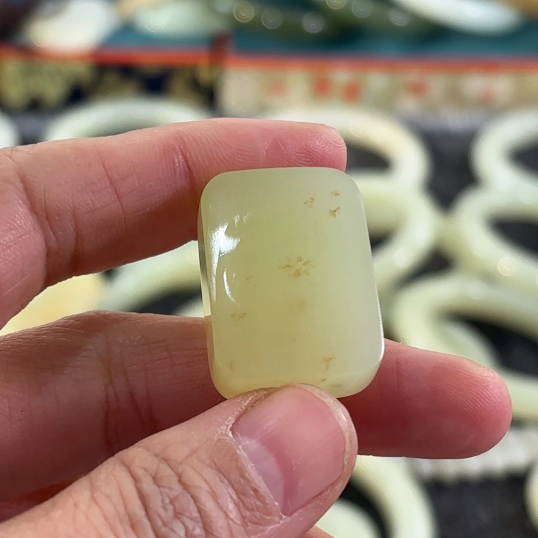 灿****和田玉（糖玉）未镶嵌手链