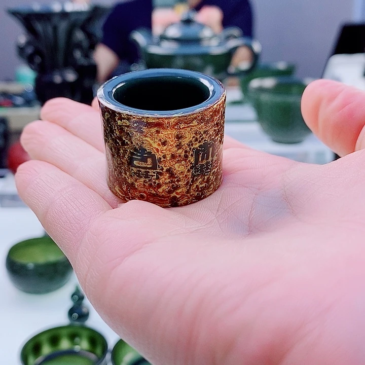 种***兔未镶嵌和田玉（青玉）把件