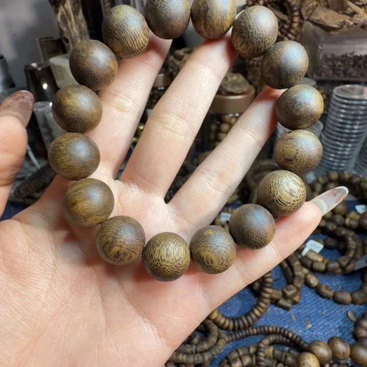 z***Y沉香沉香碎屑1.4圆珠海南原母树单圈老料