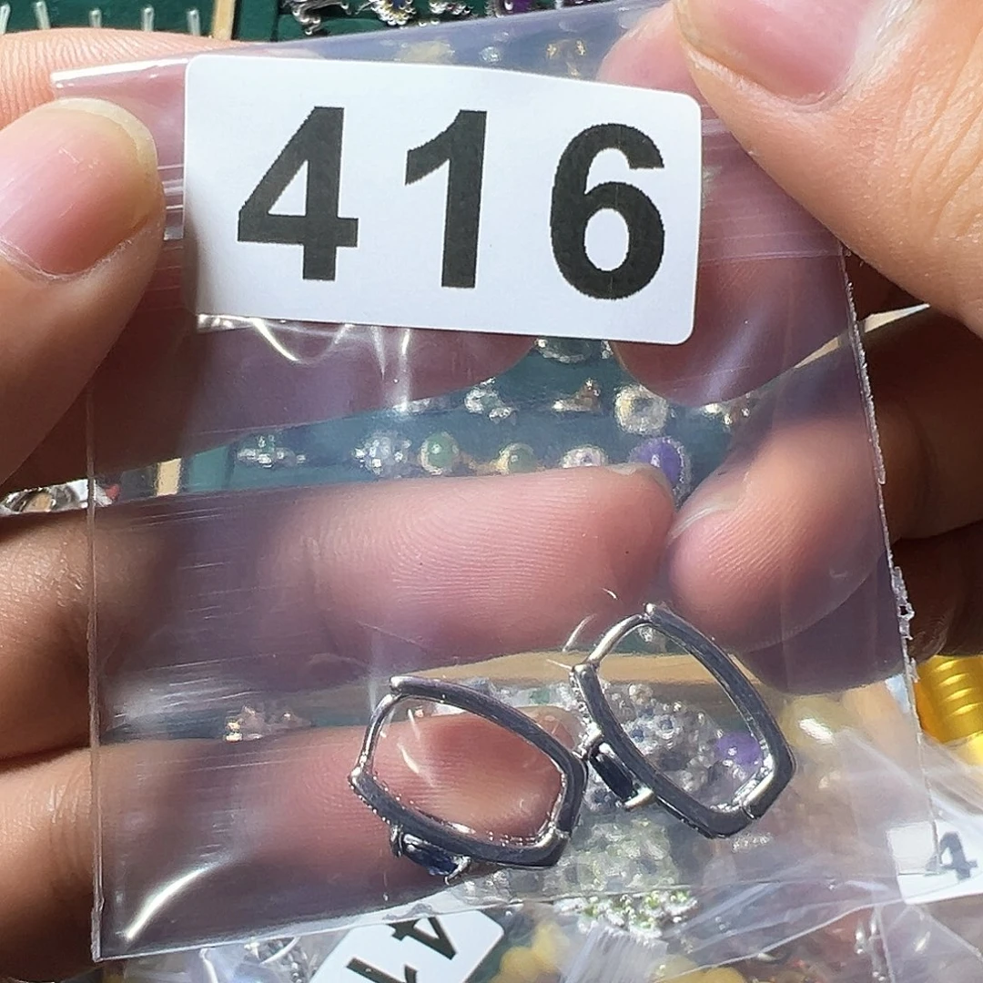 石英质玉耳钉银S925镶嵌羊***哒