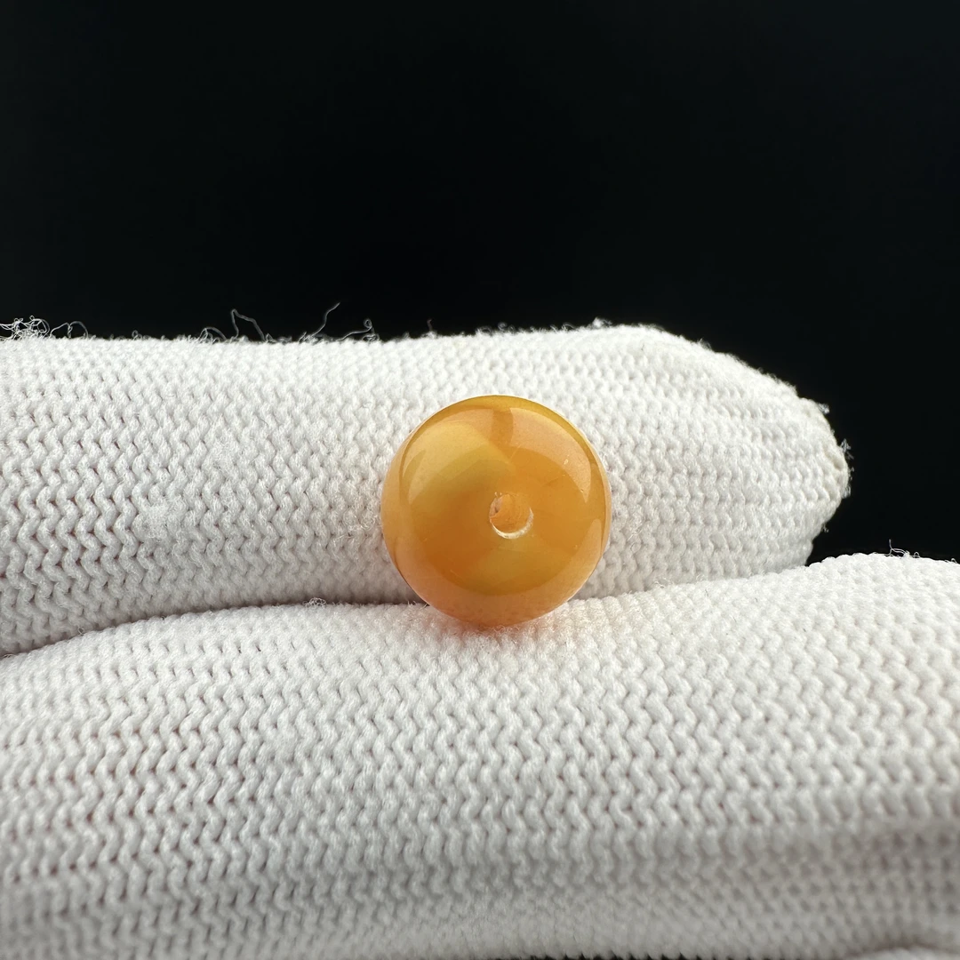 K1356天然原矿蜜蜡 鸡油红扣子10.7*7.6mm支持复检假一罚十