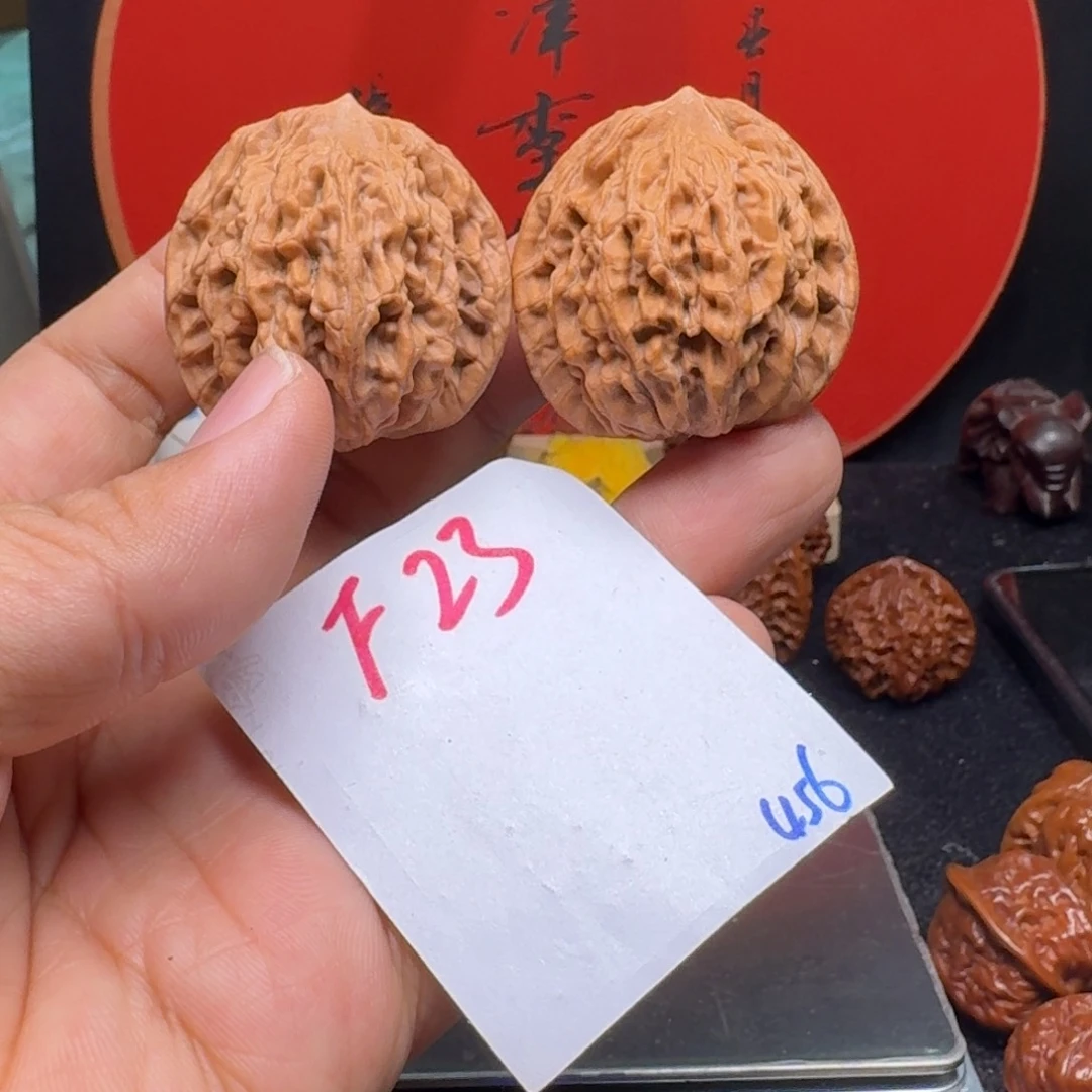 文玩核桃把件40球圆粗筋虎头