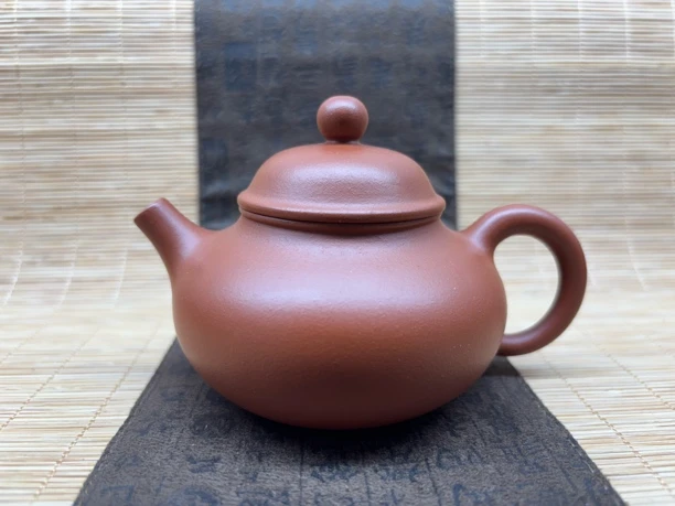 容天壶，精工半手，容量150cc，赵庄朱泥