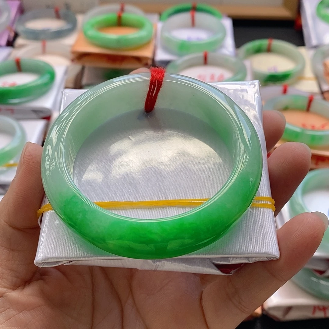 玖***总未镶嵌手镯翡翠手镯分