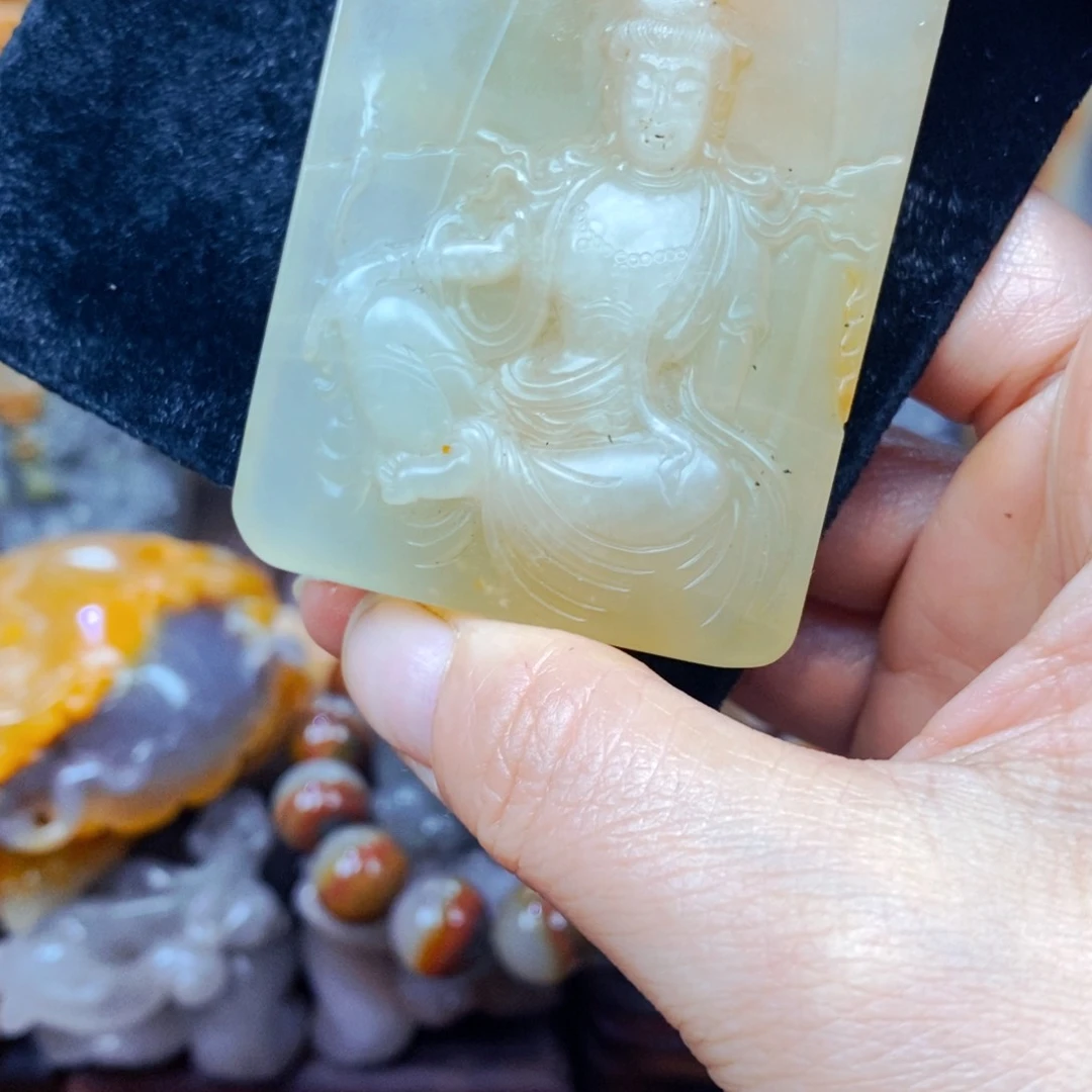 未镶嵌石英质玉（黄龙玉）颈饰
