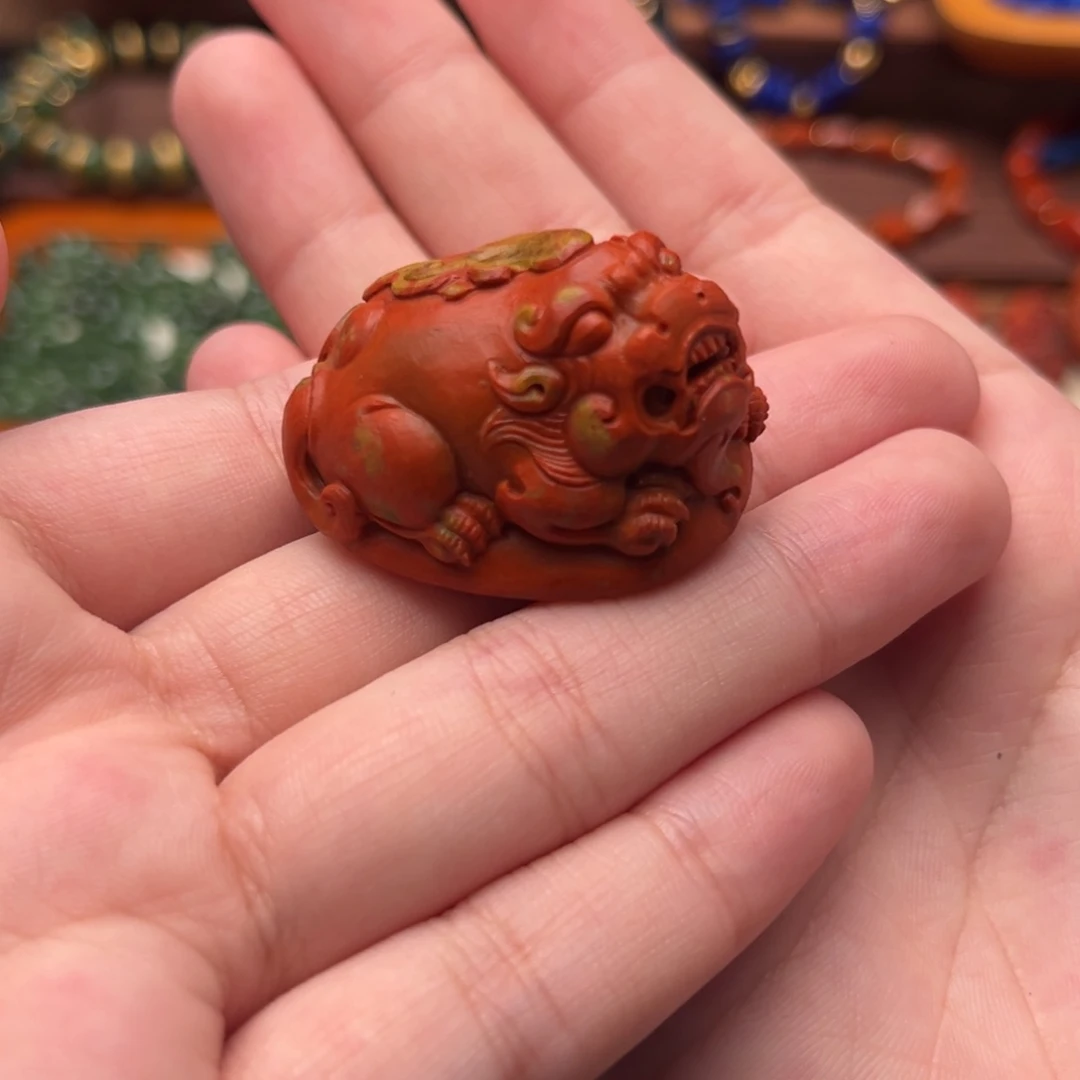 南红玛瑙南红未镶嵌11包浆雕刻件