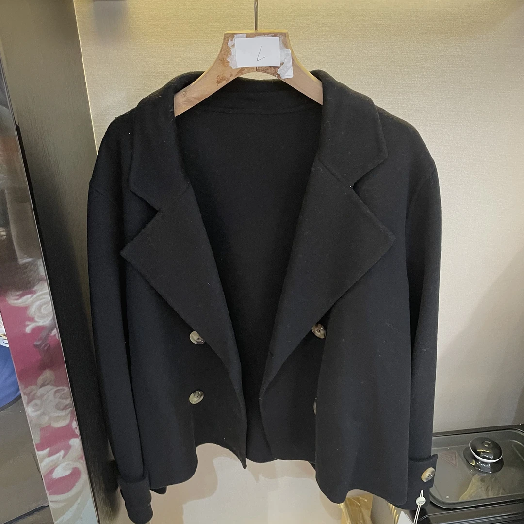 时尚精美女装外套