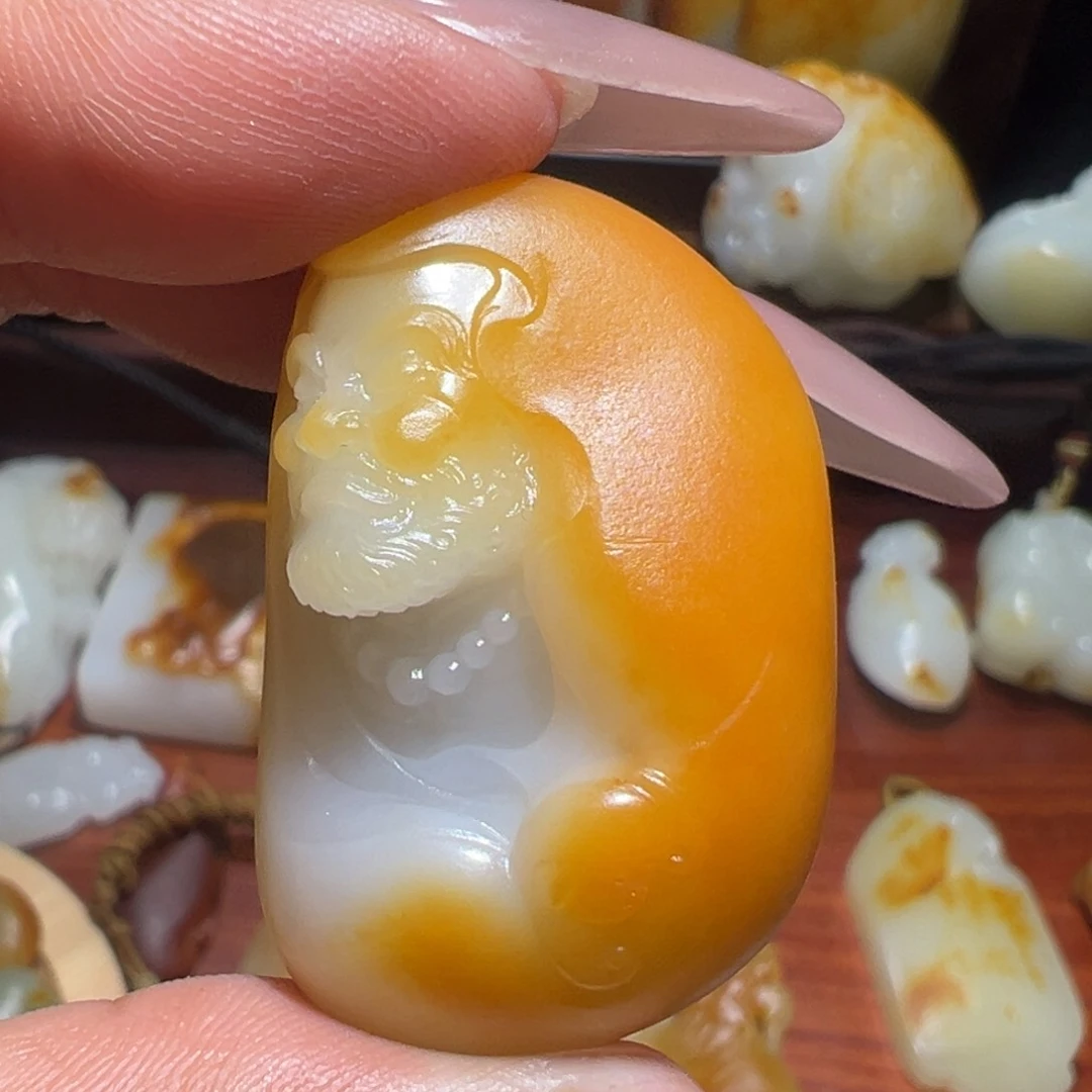 和田玉（子料）未镶嵌颈饰一**点
