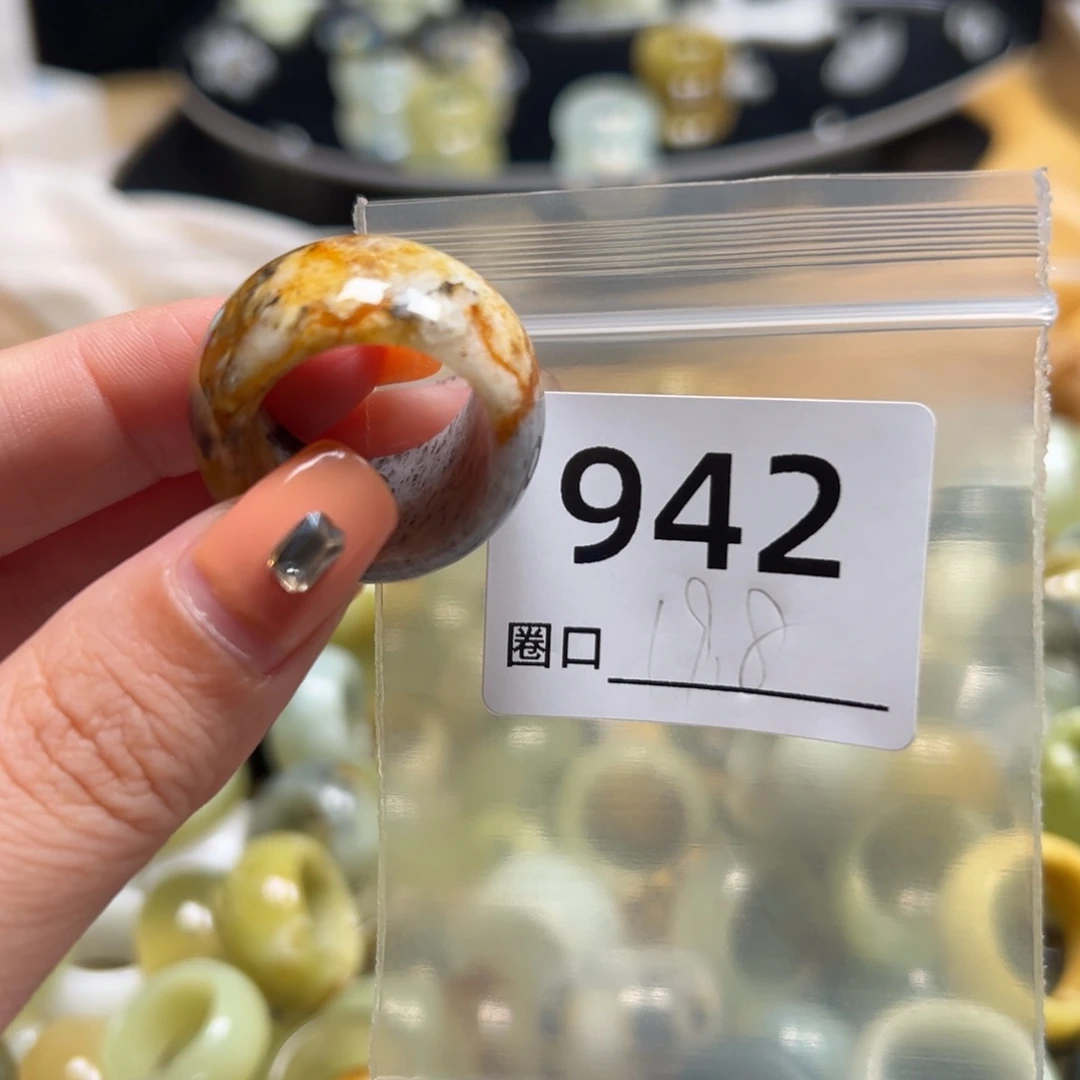 沈***界蛇纹石玉未镶嵌戒指