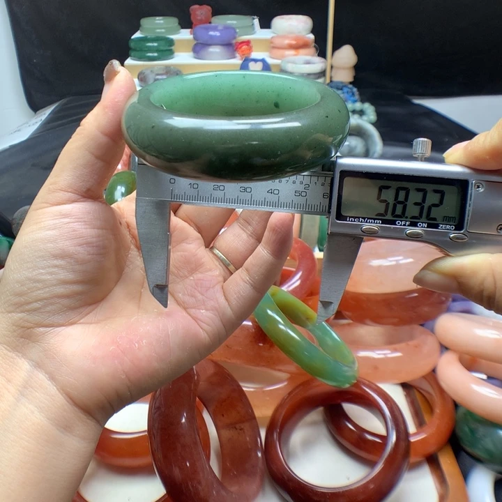 未镶嵌手镯石英质玉