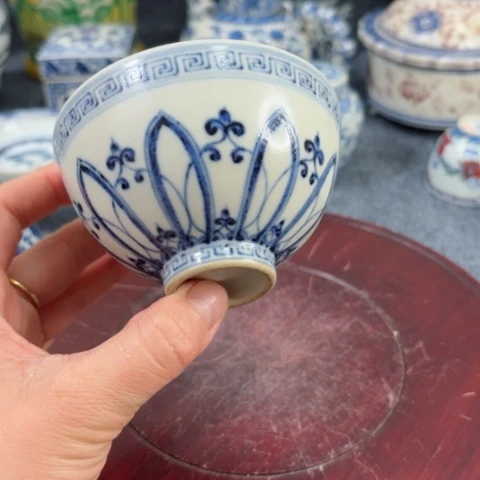 宝*男一个青花缠枝花卉主人杯