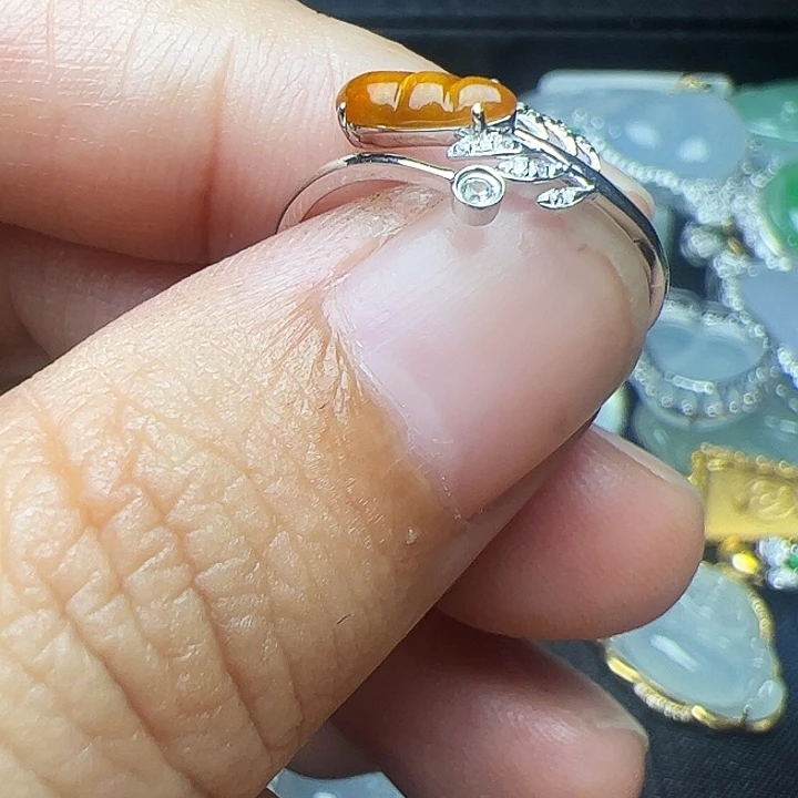 翡翠18K金镶嵌戒指