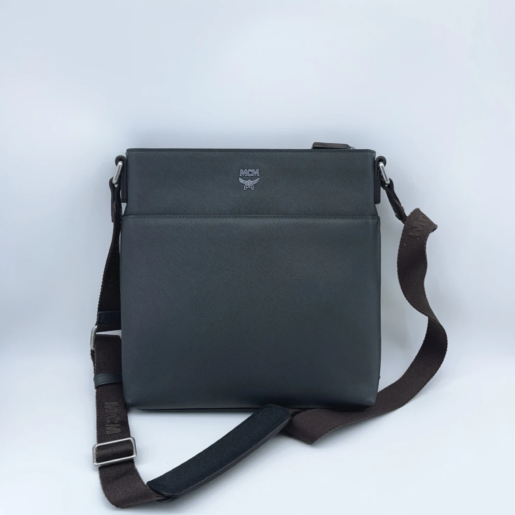 95新 MCM 灰色斜挎包 1677 0927