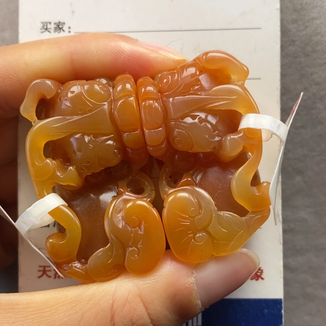 石英质玉（黄龙玉）未镶嵌颈饰