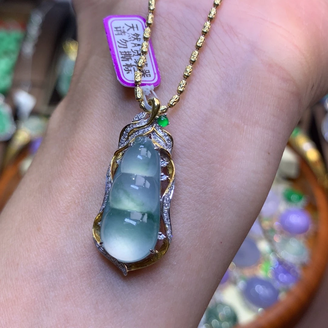 翡翠18K金镶嵌颈饰