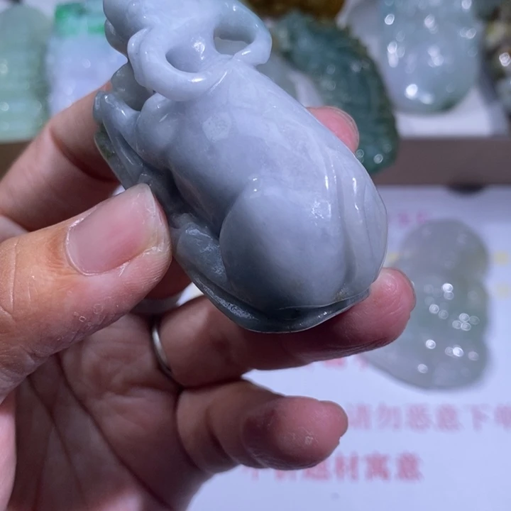 【闪购商品】颈饰未镶嵌翡翠牛
