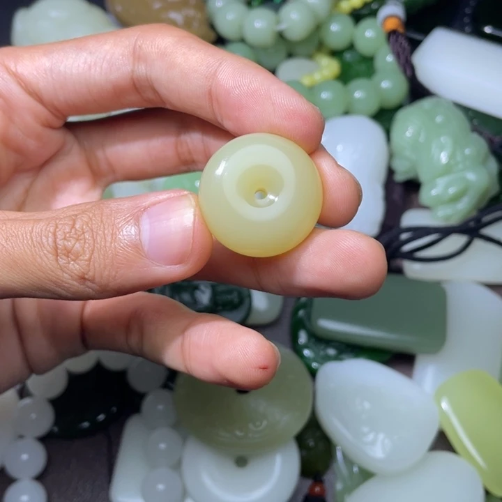 颈饰未镶嵌和田玉