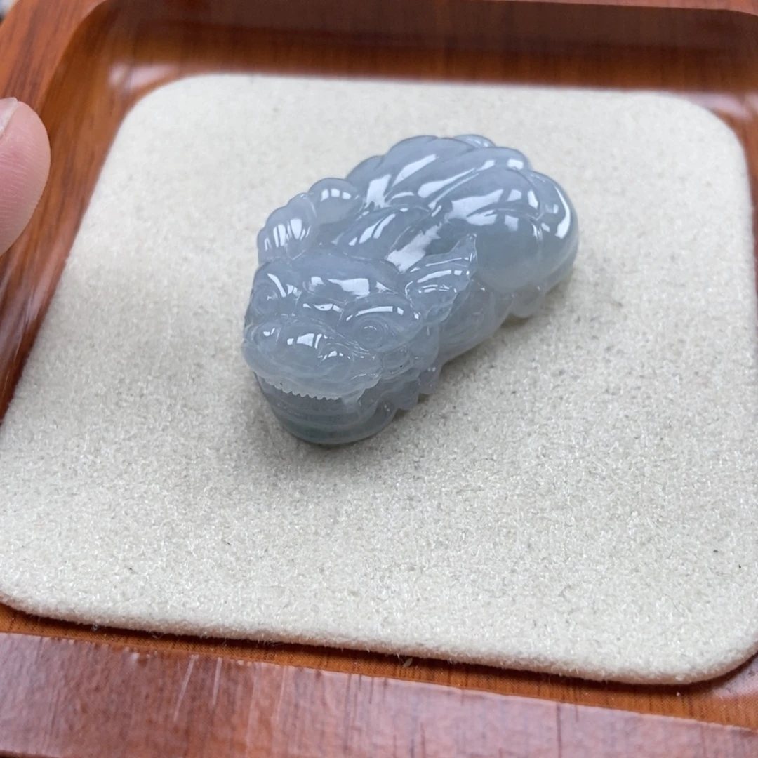 翡翠未镶嵌颈饰如意