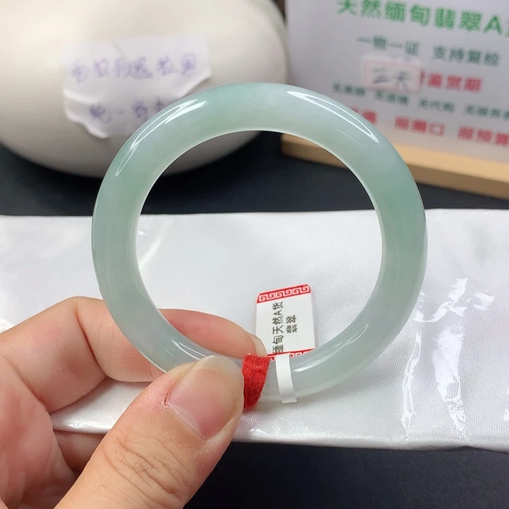 未镶嵌手镯（圆镯）翡翠5051