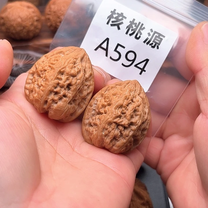 文玩核桃把件野生小石头