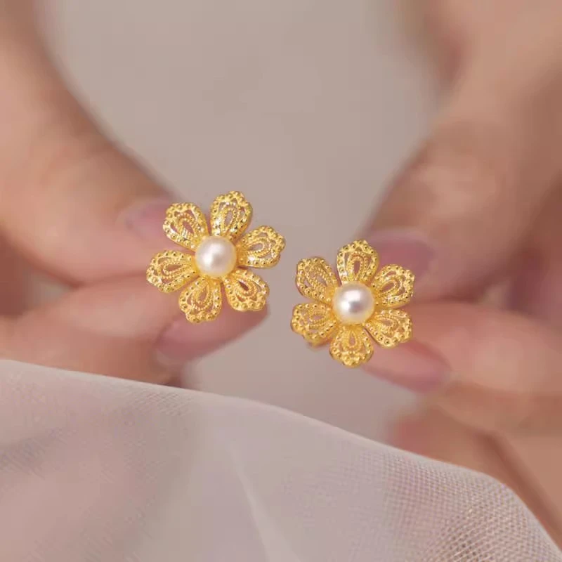 合金耳饰 50号A331镂空花朵耳钉点缀时尚精致日常通勤百搭耳饰女