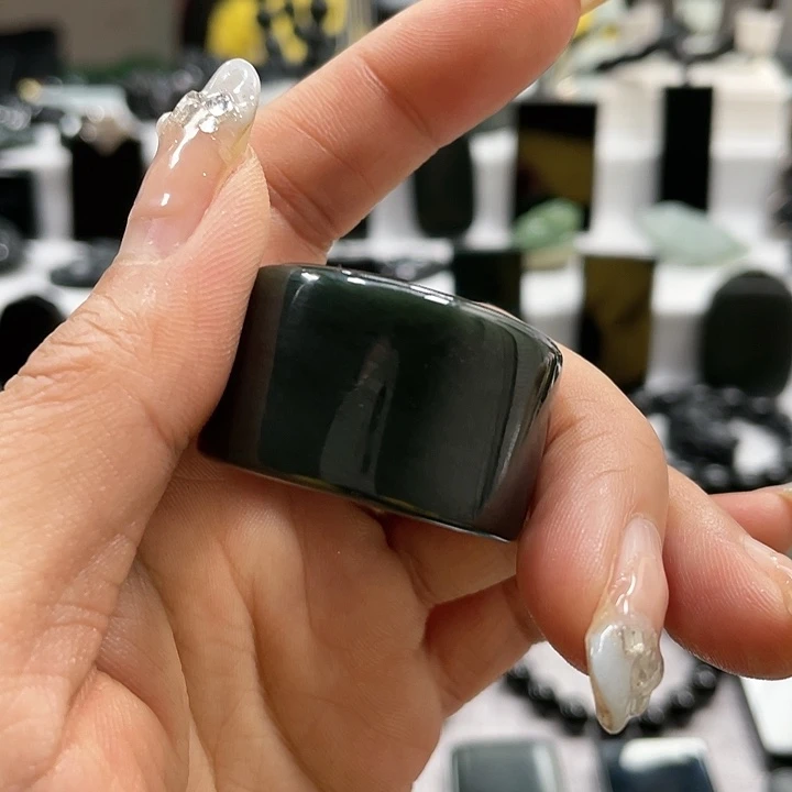 【闪购商品】和田玉（青玉）颈饰未镶嵌从***晚