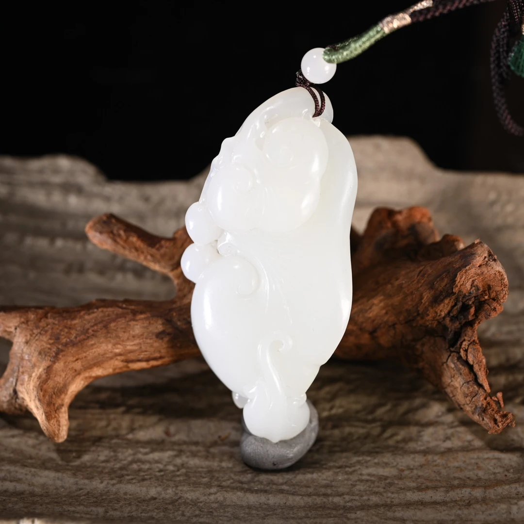 Lot8811 25YU103834 和田玉白玉如意挂坠/匡时