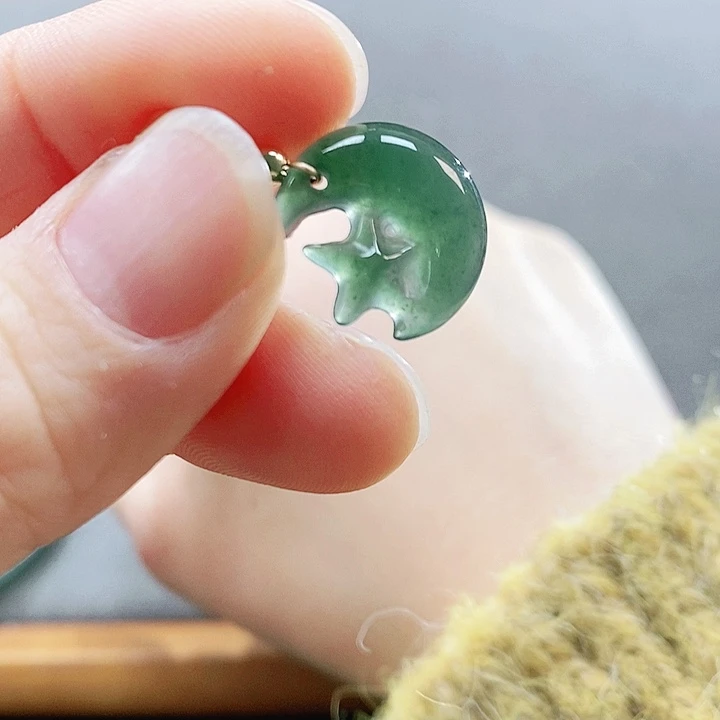 翡翠未镶嵌手镯（圆镯）