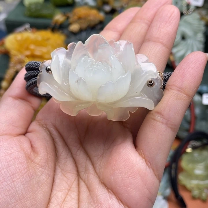 蛇纹石玉吊坠合金