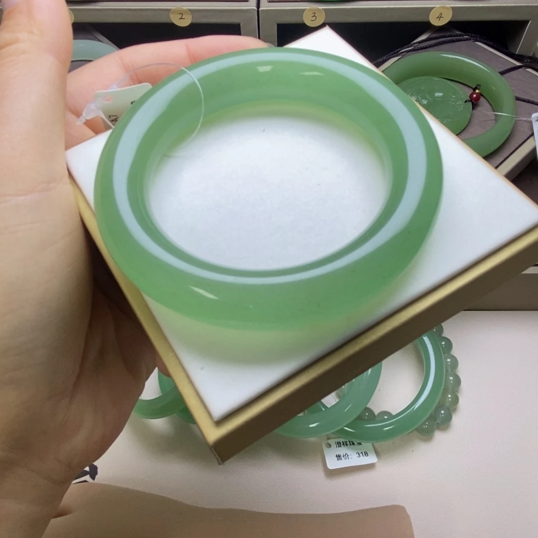 东陵石未镶嵌手镯