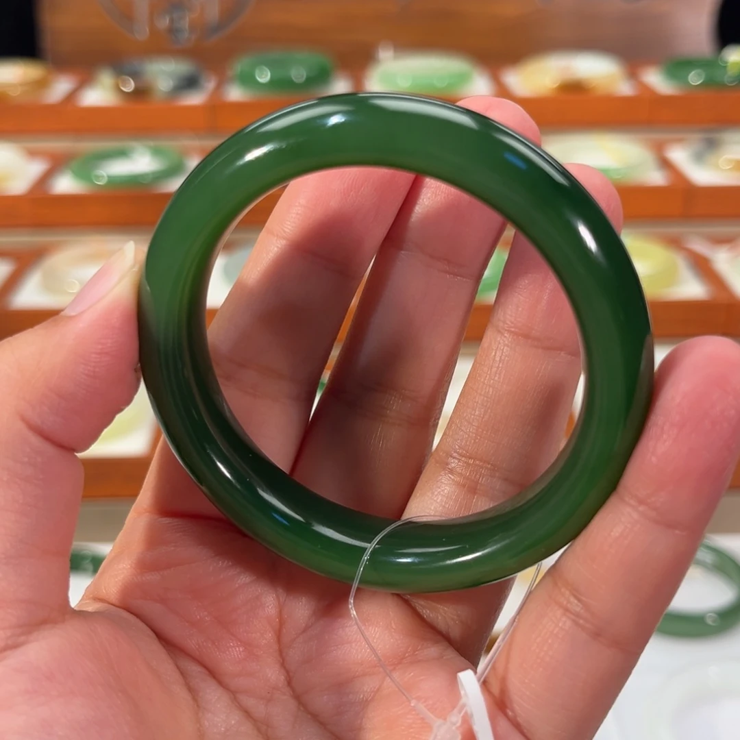 和田玉未镶嵌手镯辣绿碧玉