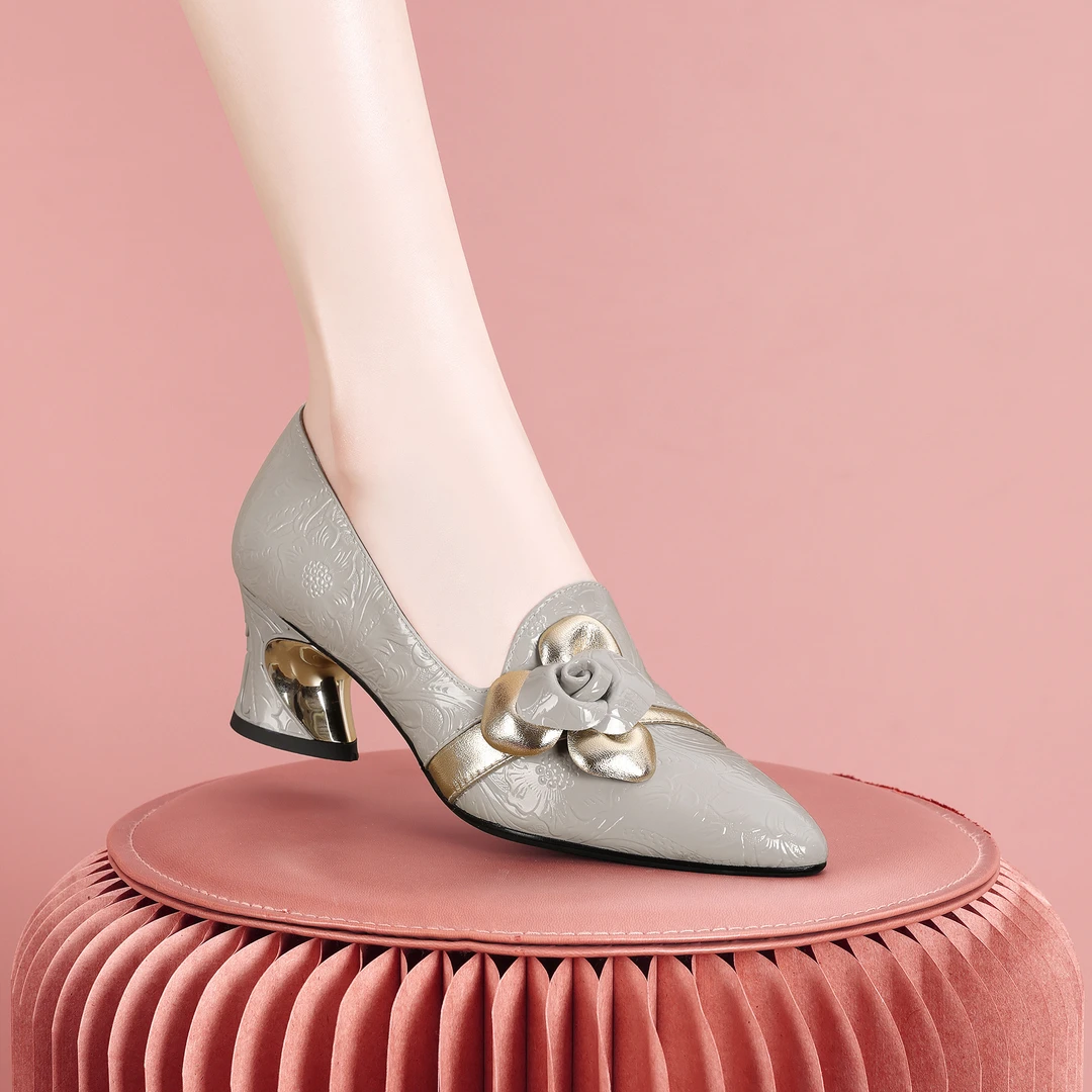 梵芮诗尖头2025新款时尚花朵装饰轻奢个性粗跟低跟女单鞋-J2050