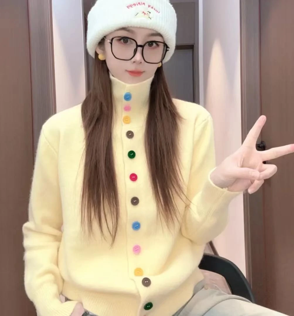 秋冬设计感韩系慵懒软糯毛衣女玫粉甜美温柔风彩扣半高领针织衫