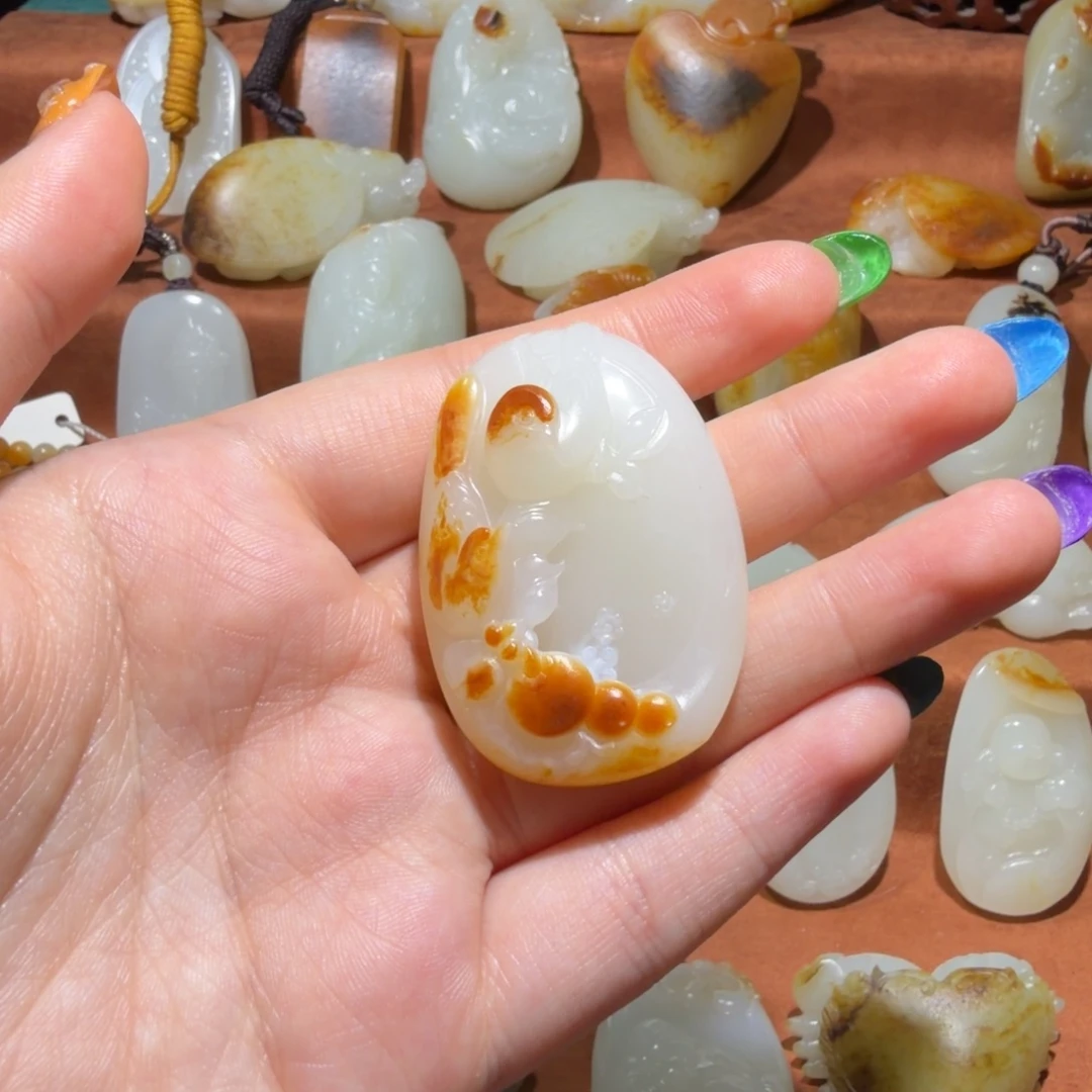 阳****和田玉未镶嵌颈饰