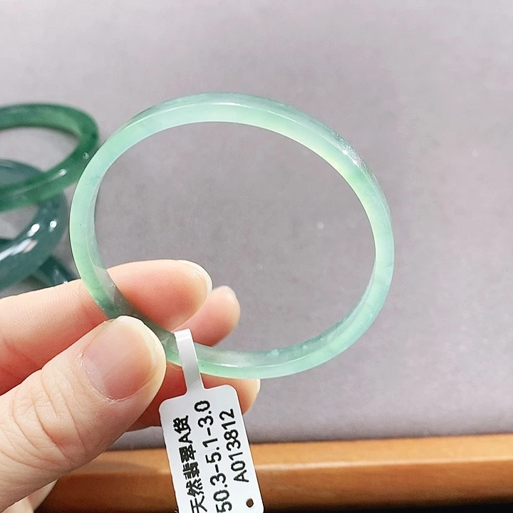 翡翠未镶嵌手镯（圆镯）