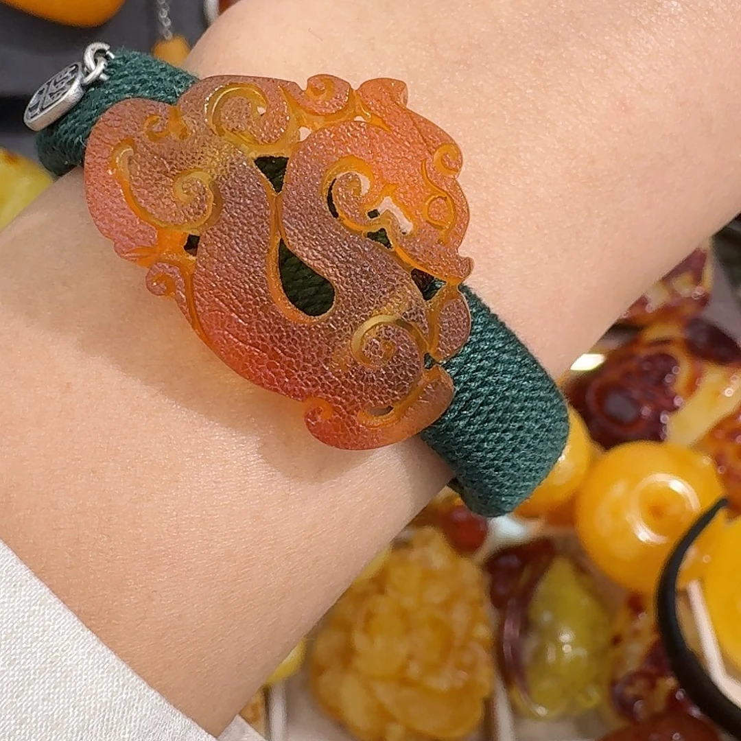 霏***.琥珀足金镶嵌裸石你