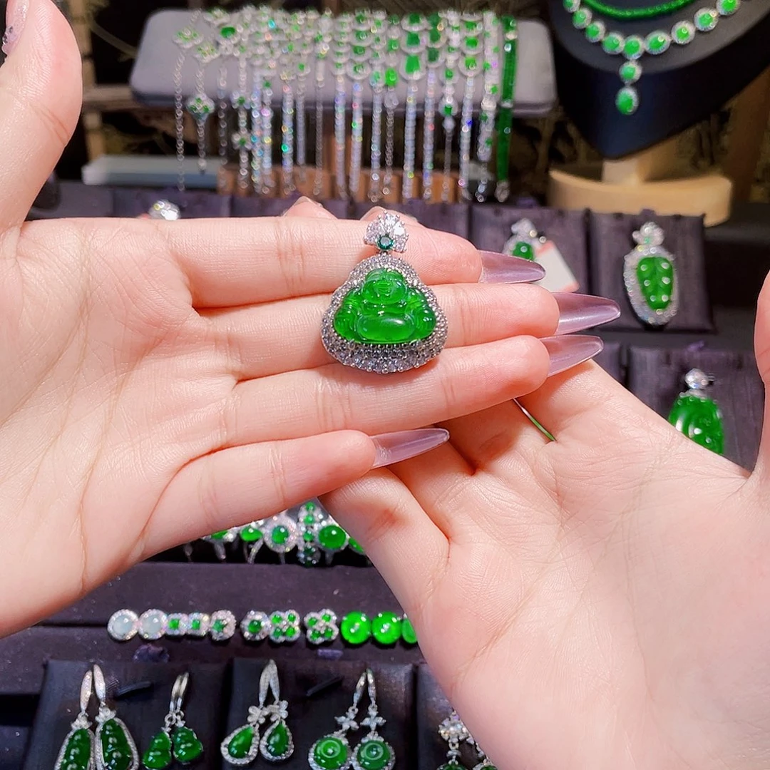 啾***秋翡翠银S925镶嵌颈饰佛公