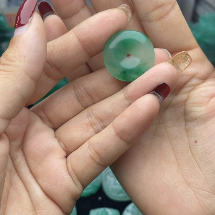 石英质玉颈饰未镶嵌