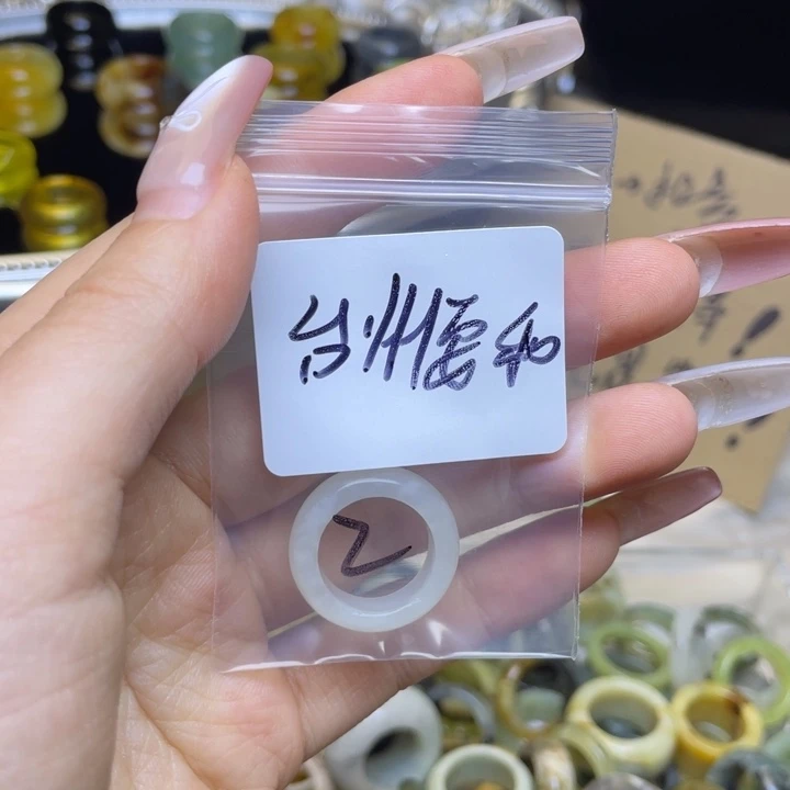 台***和蛇纹石玉合金戒指