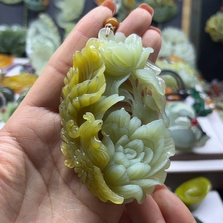 用***洋蛇纹石玉未镶嵌颈饰