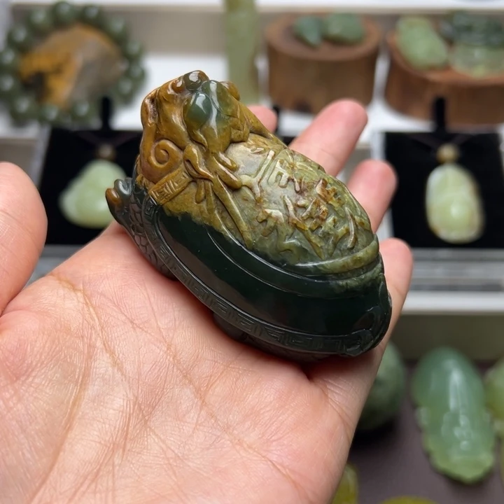 岫岩河磨玉（透闪石质玉）未镶嵌把件