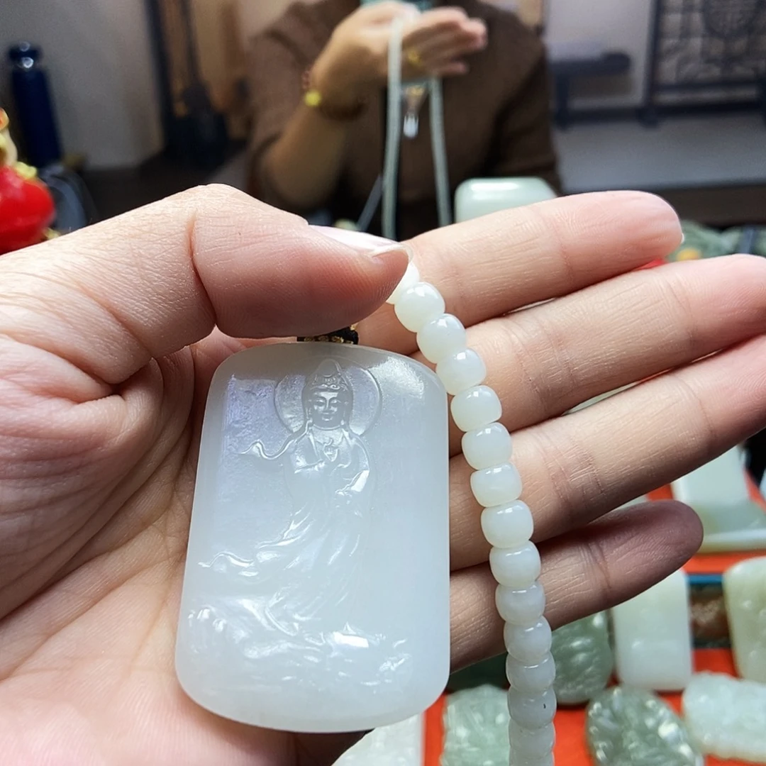 颈饰未镶嵌和田玉首*