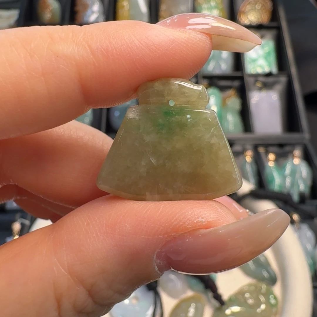 翡翠未镶嵌颈饰平安锁