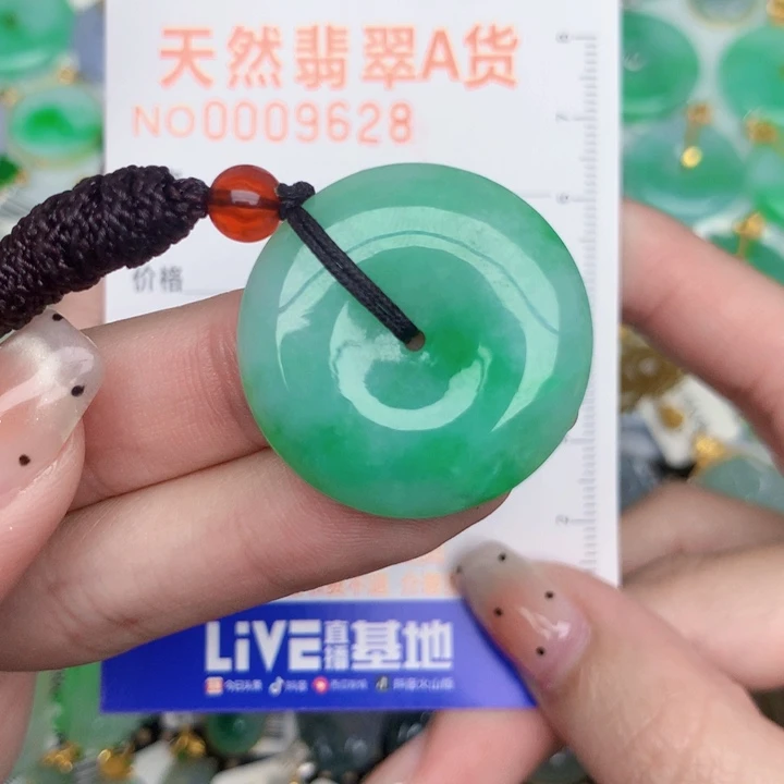 翡翠未镶嵌颈饰扣