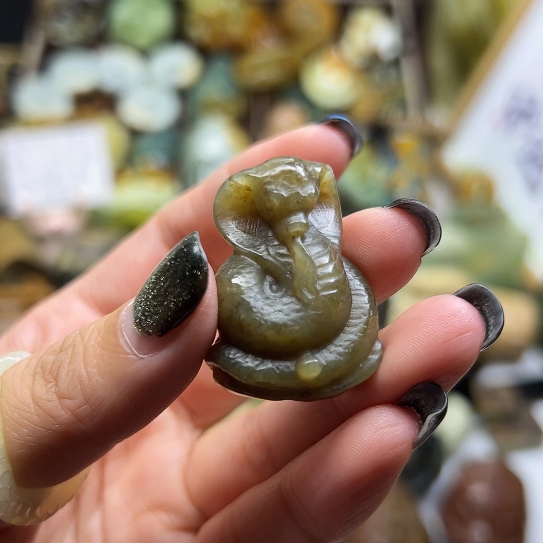 岫岩老玉（透闪石质玉）未镶嵌颈饰老玉糖蛇